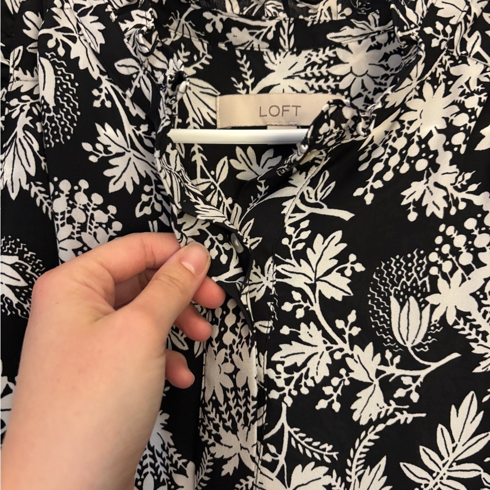 LOFT Black & White Floral Blouse - Picture 2 of 6